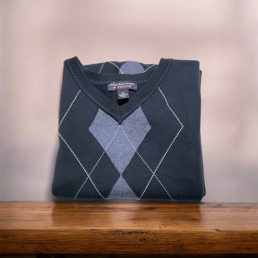 RoundTree & Yorke Men’s Size XL Sweater Vest Argyle Navy Blue Khaki Preppy